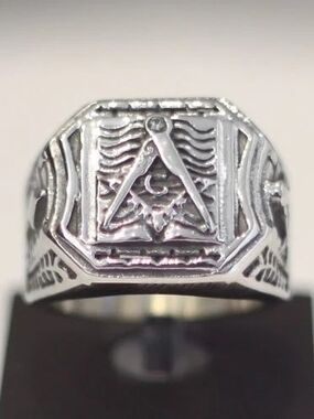 Men's Silver Masonic Signet Ring - Classic Freemason Design